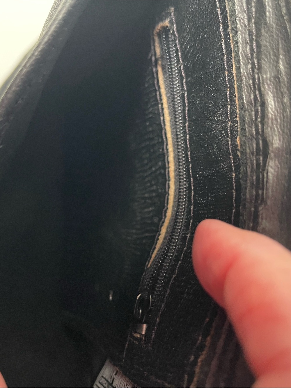 Harley-Davidson Black Leather Fringe Crossbody Pouch - Picture 6 of 10